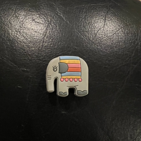 5 Crocs Jibbitz - Picture 3 of 7